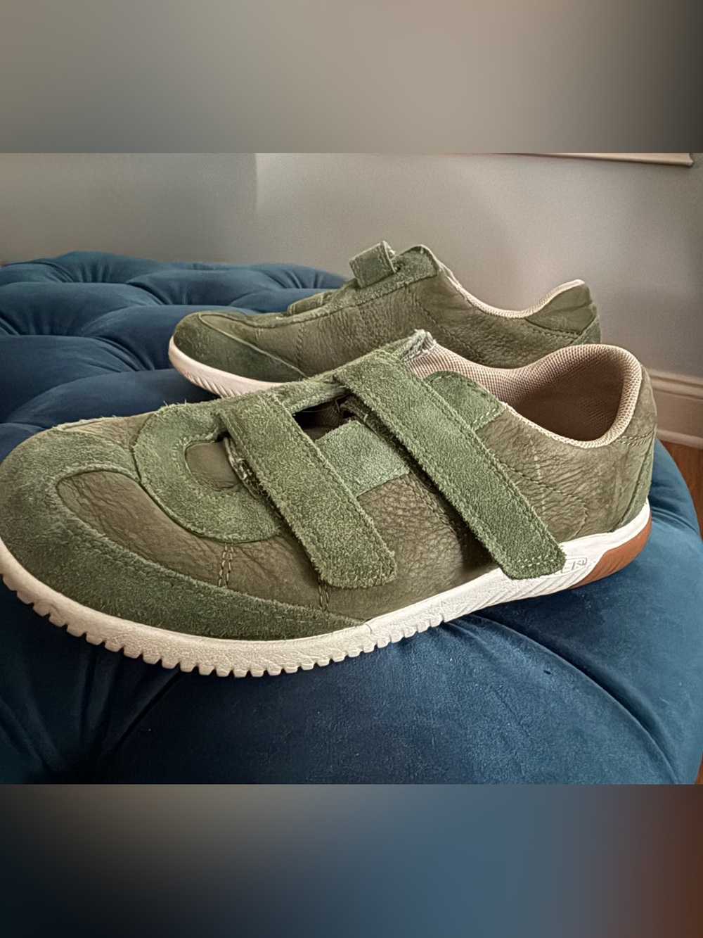 Keen KNX T-Toe Kid’s  Olive Green  Leather Barefoot Casual Sneakers size 5